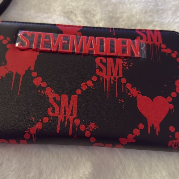 Steve Madden Red Blood Halloween Wallet - Picture 2 of 7